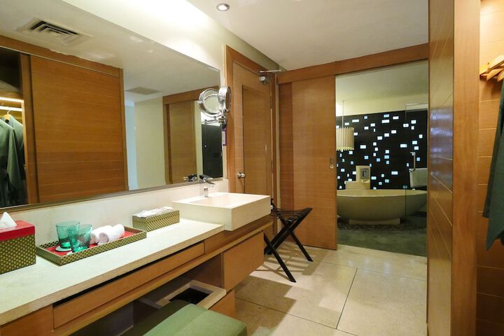 Room 3 of 37