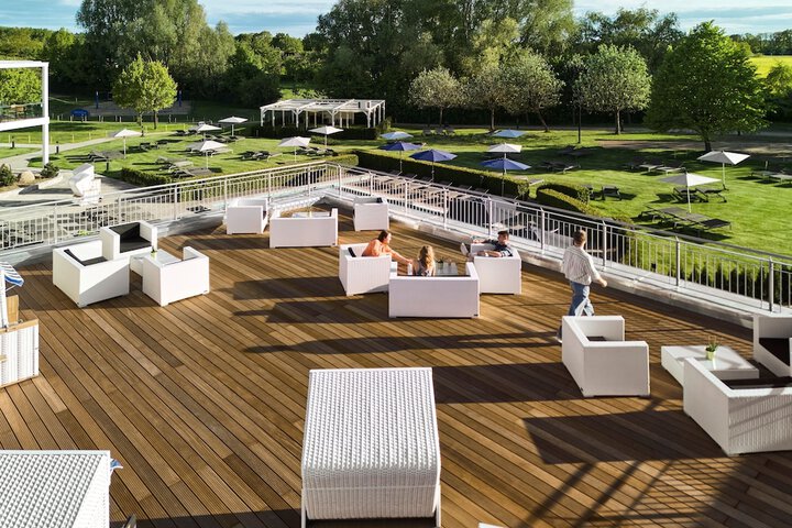 Sundeck 122 of 128