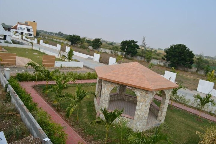 Hotel Exterior 42 of 43