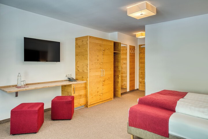 Room 34 of 131