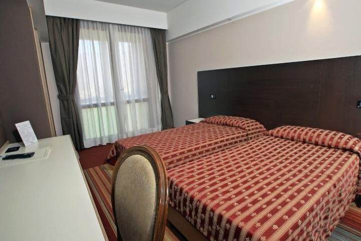 Room 4 of 18