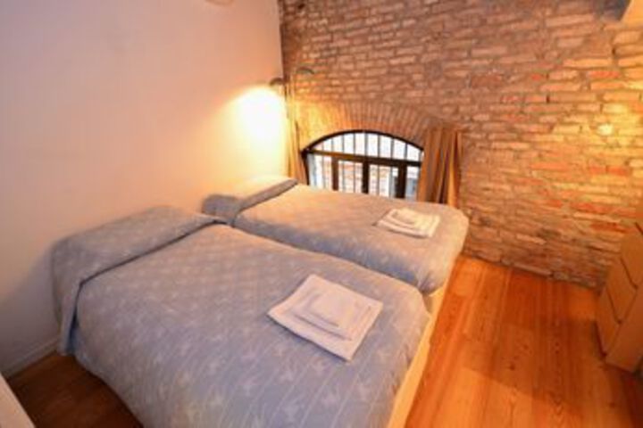 Room 13 of 21