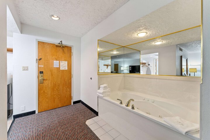 Jetted tub