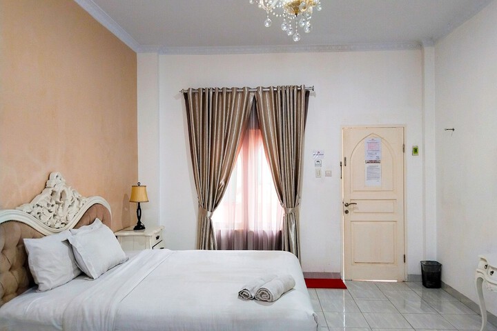 Room 33 of 93