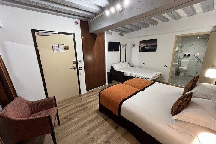 Room 42 of 86