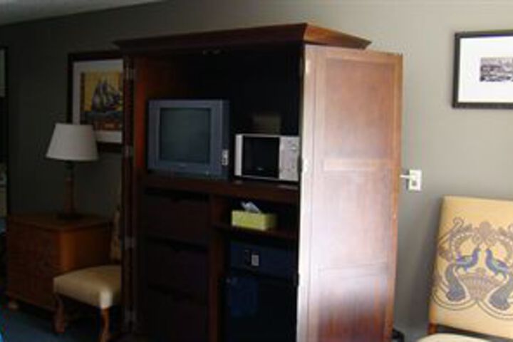 Room 7 of 18