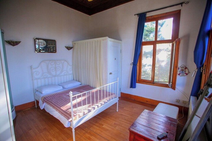 Room 8 of 43