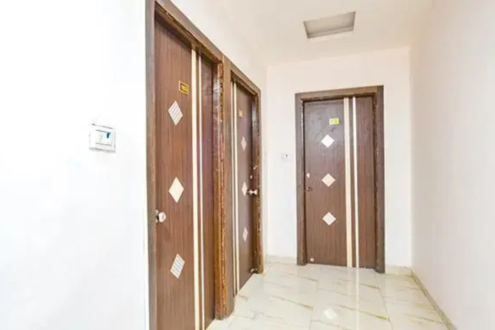 Room 10 of 12