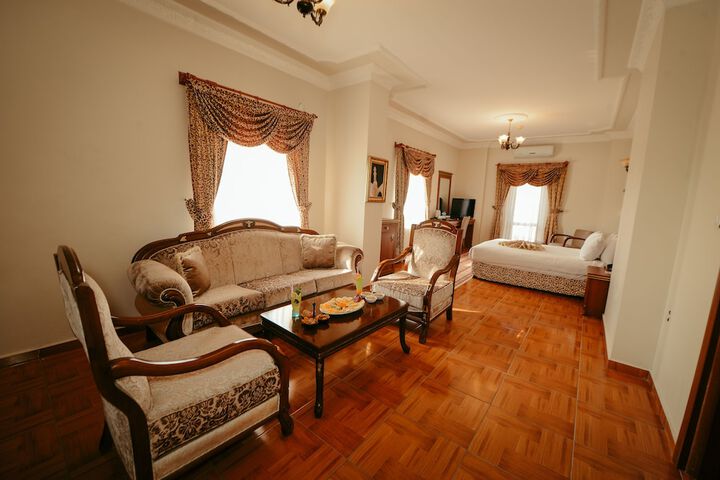 Room 6 of 17
