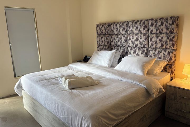 Room 8 of 34