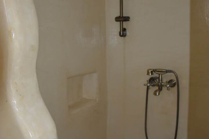 Room 13 of 63