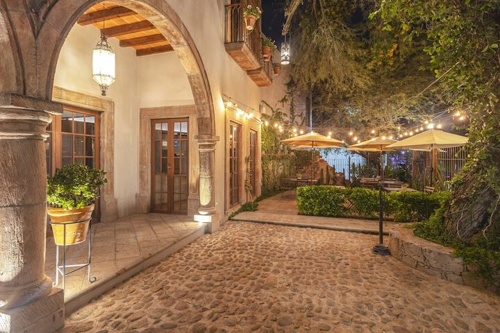 Hotel Exterior 142 of 148
