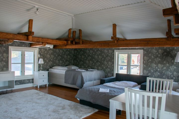 Room 13 of 36
