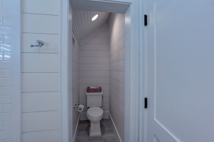 Room 200 of 363
