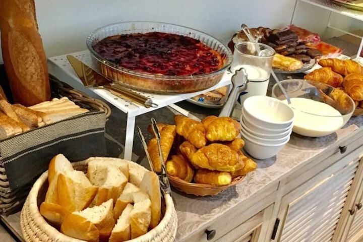 Breakfast/Coffee Service 23 of 62