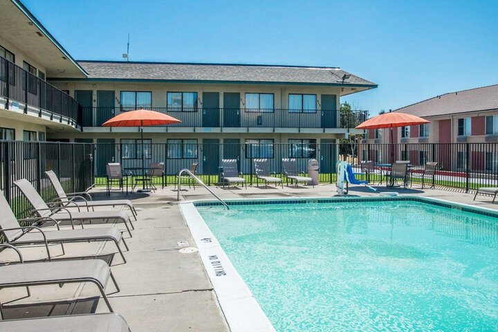 Pool 16 of 25