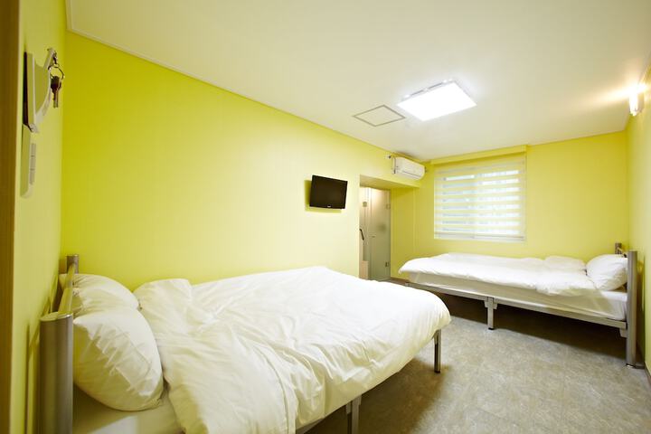 Room 6 of 43