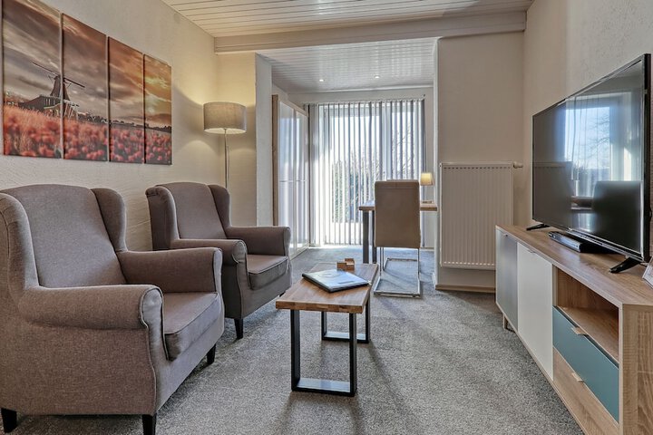 Room 8 of 15
