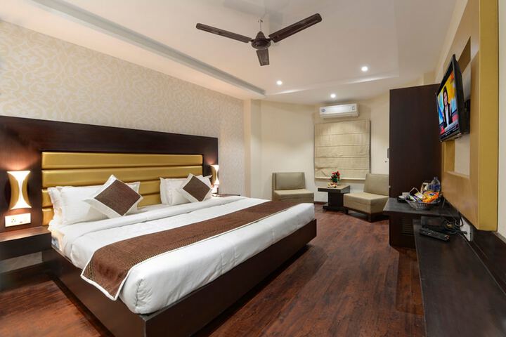 Room 3 of 40