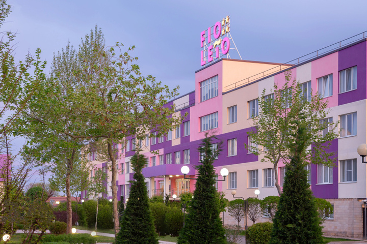 Hotel 5 of 50