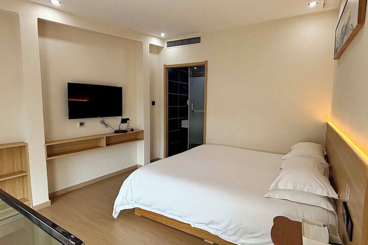 Room 10 of 74