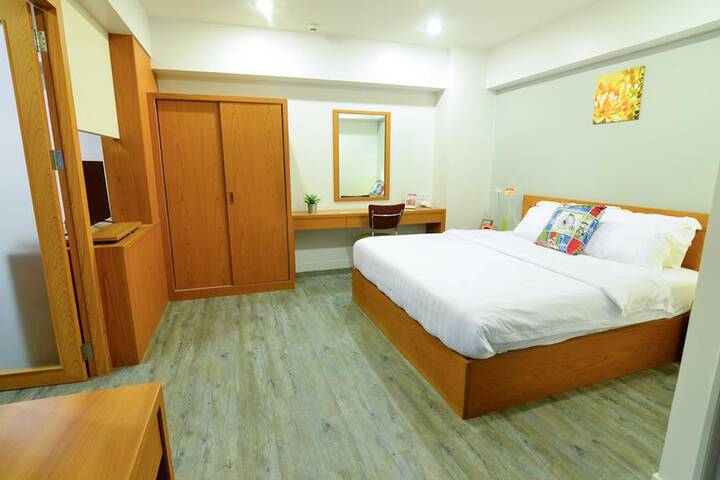 Room 6 of 30