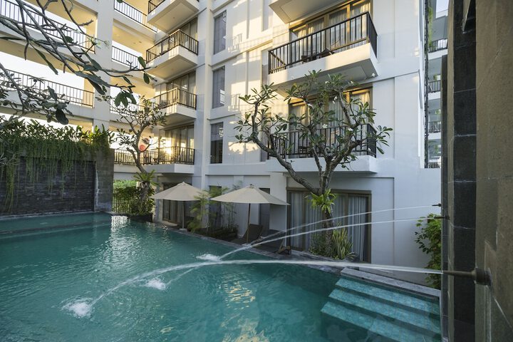 Hotel Pool