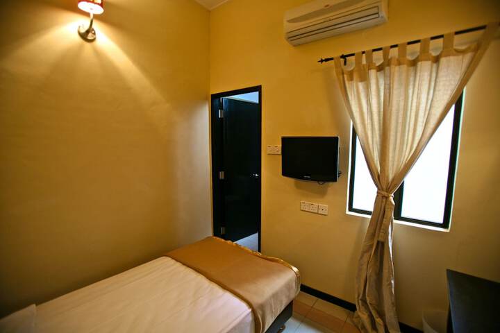 Room 21 of 32
