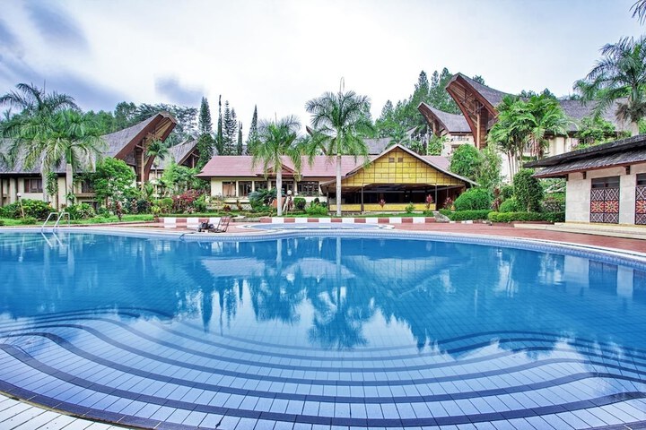Hotel Pool