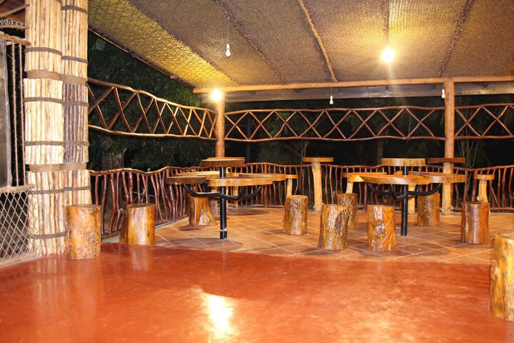 Dining 11 of 24