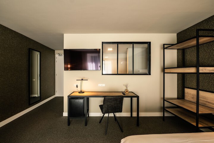 Room 12 of 71