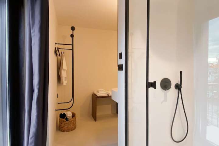 Room 9 of 190