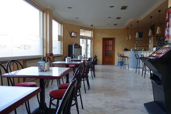 Lounge 51 of 62