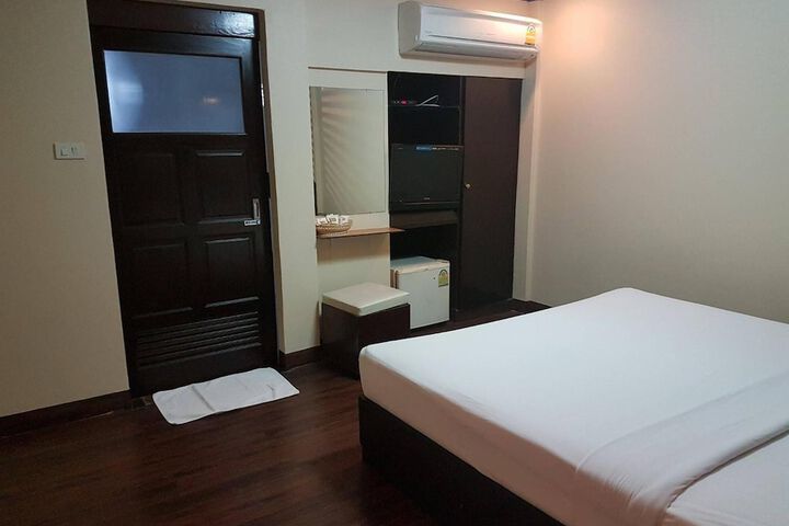 Room 6 of 32