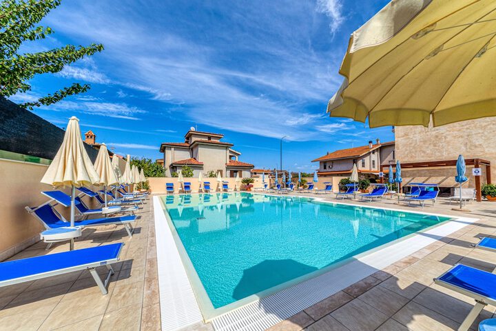 Hotel Pool