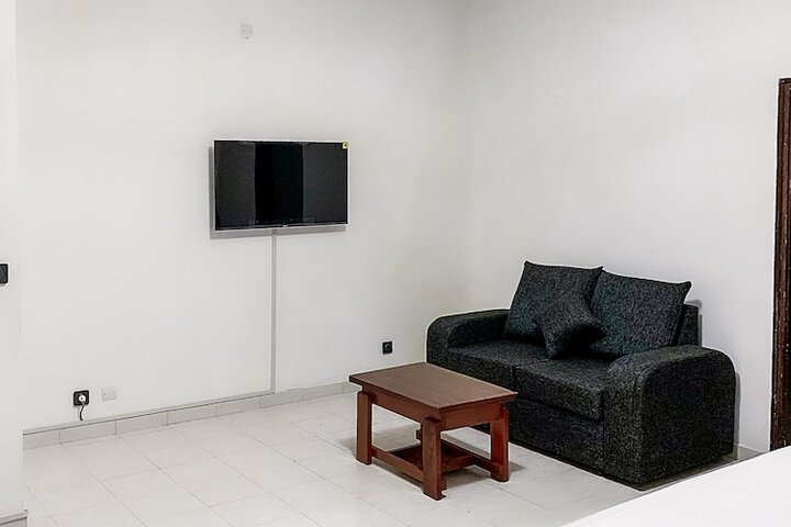 Room 10 of 28