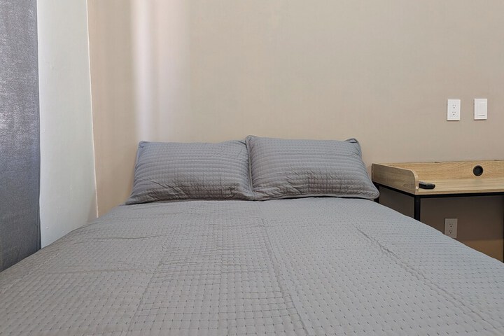 Room 4 of 27