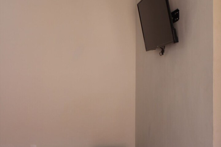 Room 10 of 27