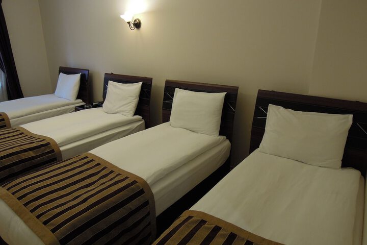 Room 6 of 17
