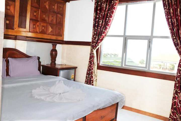 Room 19 of 38