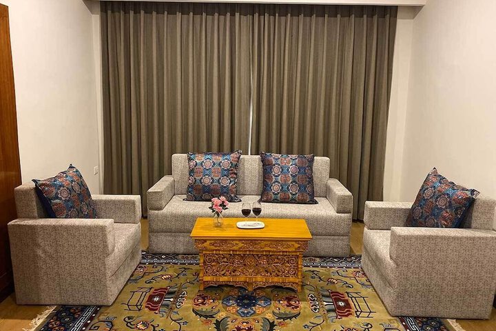 Room 9 of 11