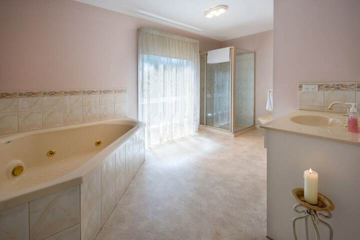 Room 10 of 12