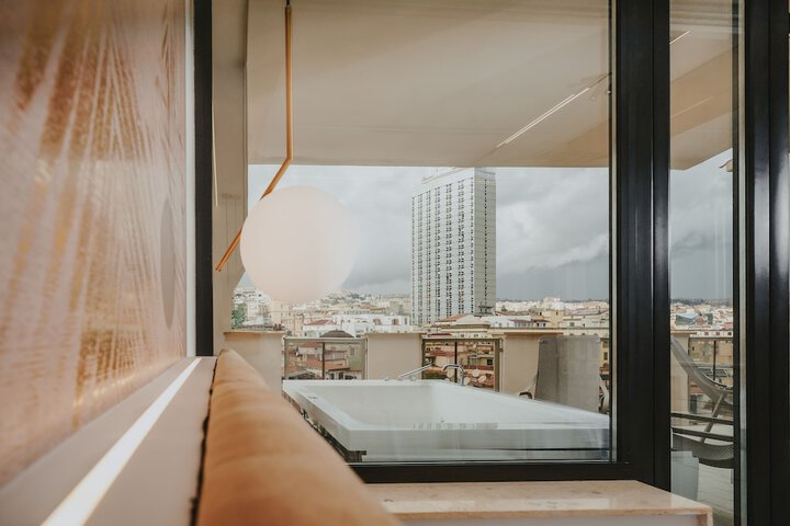Room 33 of 117