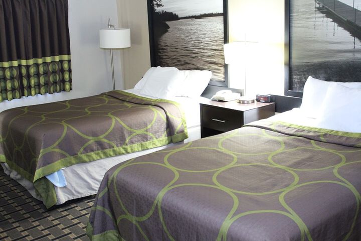 2 Double Beds (11 of 13)