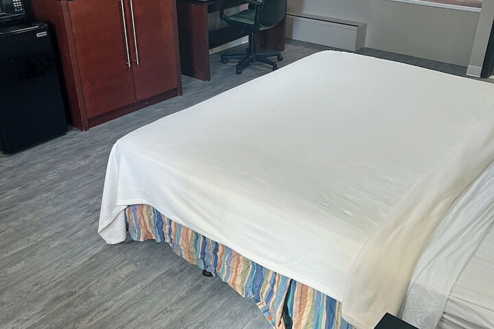 1 King Bed (18 of 33)