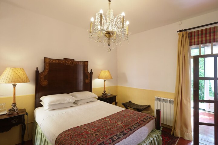 Room 2 of 36