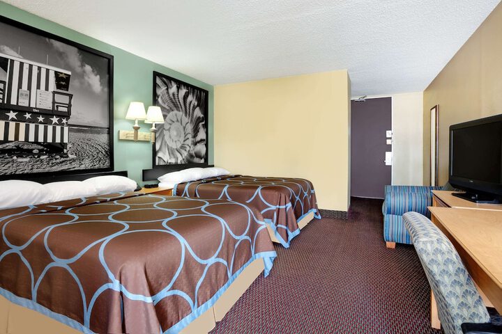 1 King Bed Deluxe Room (11 of 14)