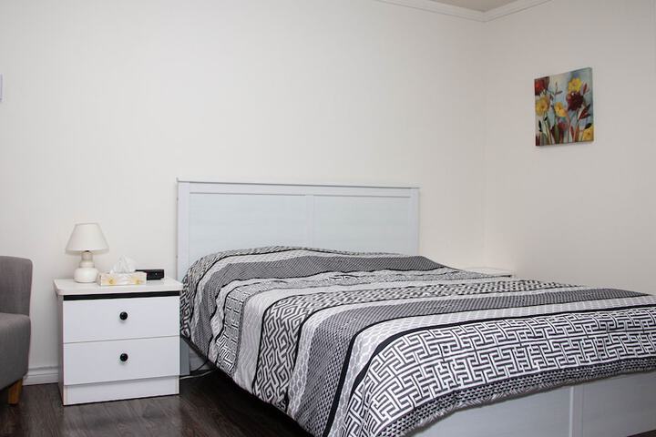 Room 8 of 106