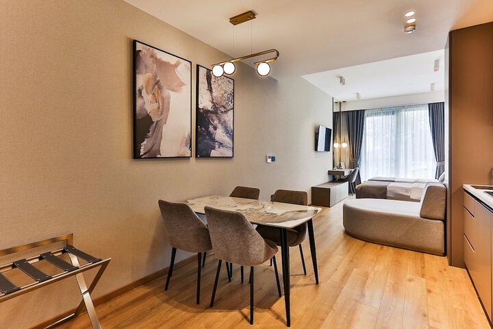 Room 104 of 198