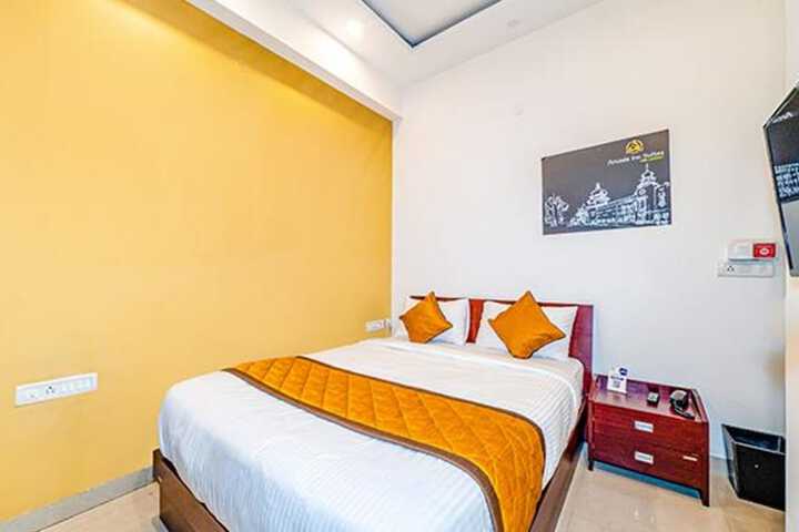 Room 9 of 37